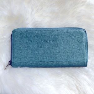 Longchamp foulonne travel wallet - like new